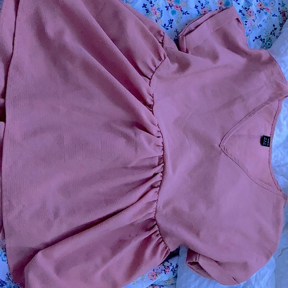 pink v-neck with ruffled bottom - Picture 1 of 2
